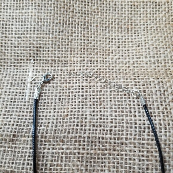 Abstract Pendant Necklace Unisex - Picture 4 of 7